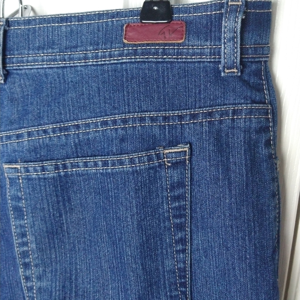 Gloria Vanderbilt  woman 12S denim blue 5 pocket Amanda Jeans casual straight - Picture 9 of 11